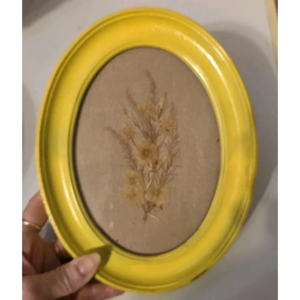 Vtg Yellow Oval Framed Dried Flowers Still Life Wall Décor Heritage Prairie Boho